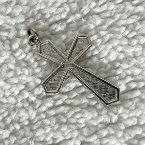5/$35 Vintage Silver Tone Metal Cross Pendant
